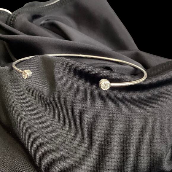 Forevermark Icon™ Open Bangle - 18k White Gold / 0.15 ctw Bracelet - Picture 7 of 7